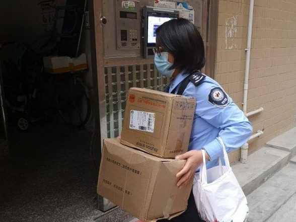 凤凰街道网格员冯美金：战疫一线的“外卖”兼职日记