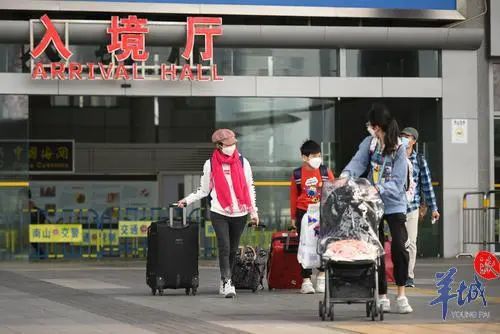 直击深圳湾入境处：严格分流，各区均设有分流处并配备大巴