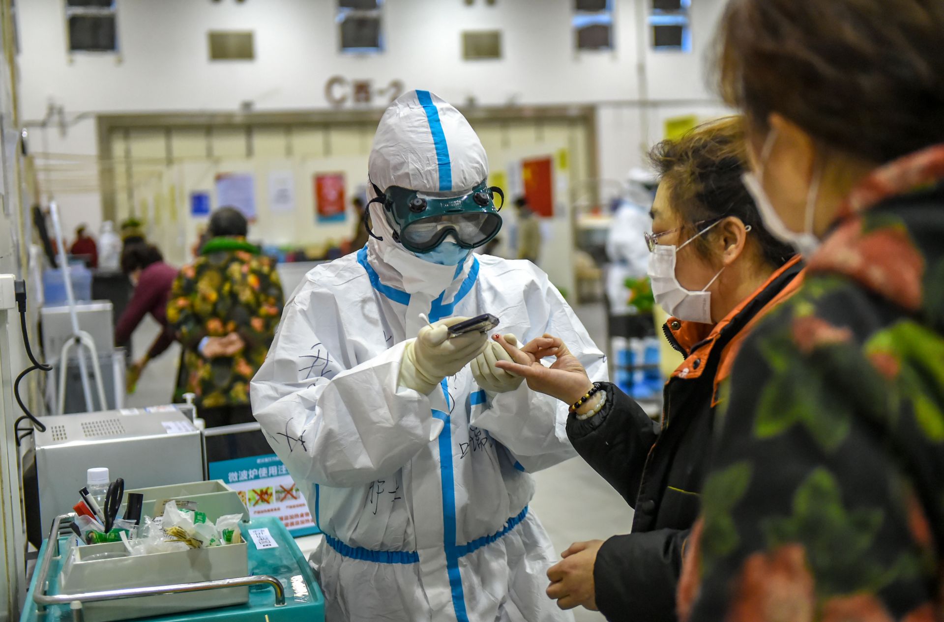 读特记者直击｜深圳医疗队湖北抗击疫情奋战一个月 加快东西湖方舱医院清空