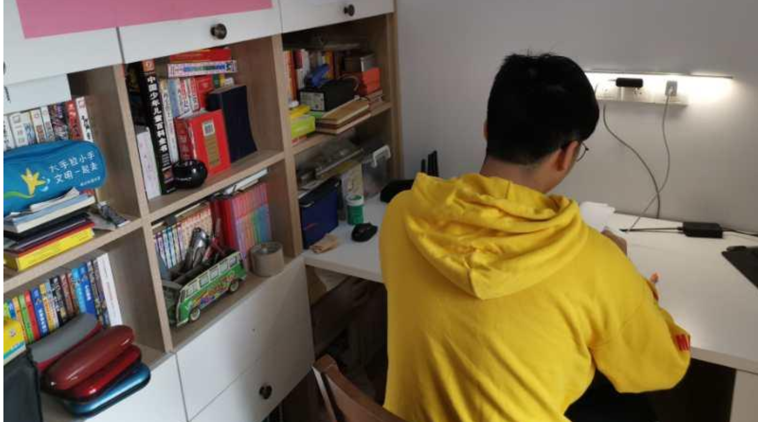 书房客厅医院成考场，家长成了监考员，深圳高三线上测试开考