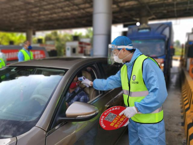 战疫时期的平湖城管人陈冲：带领城管多点多线多面全面作战