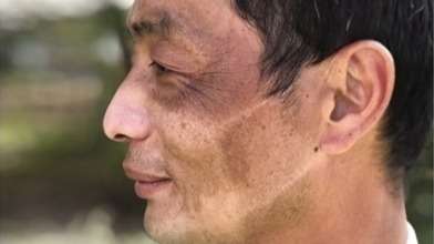 一张脸占据《人民日报》一整版，这人啥来头？