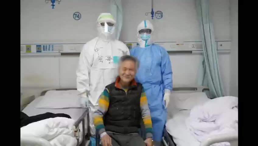 交接最后一棒！广东首批医疗队与汉口病区说“再见”