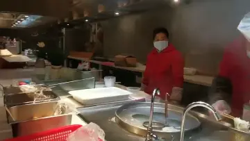 读特记者直击荆州战疫·第十七日｜隔着口罩都能闻到的汤面香味儿
