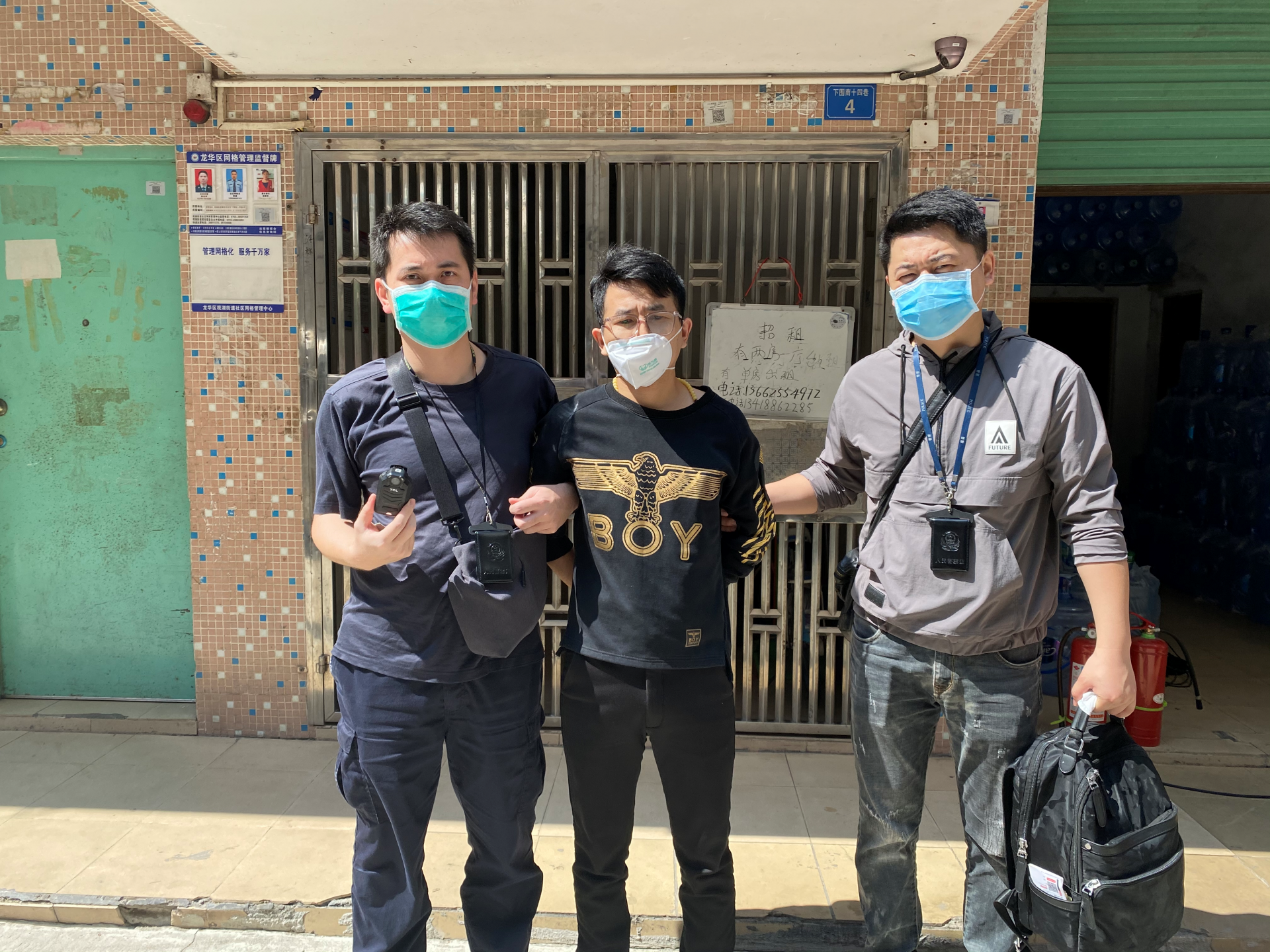 男子以售卖口罩为名诈骗，只为打赏女主播