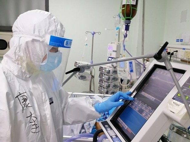 一线奋战36天，深儿医两名护士的ICU“抗疫体验”