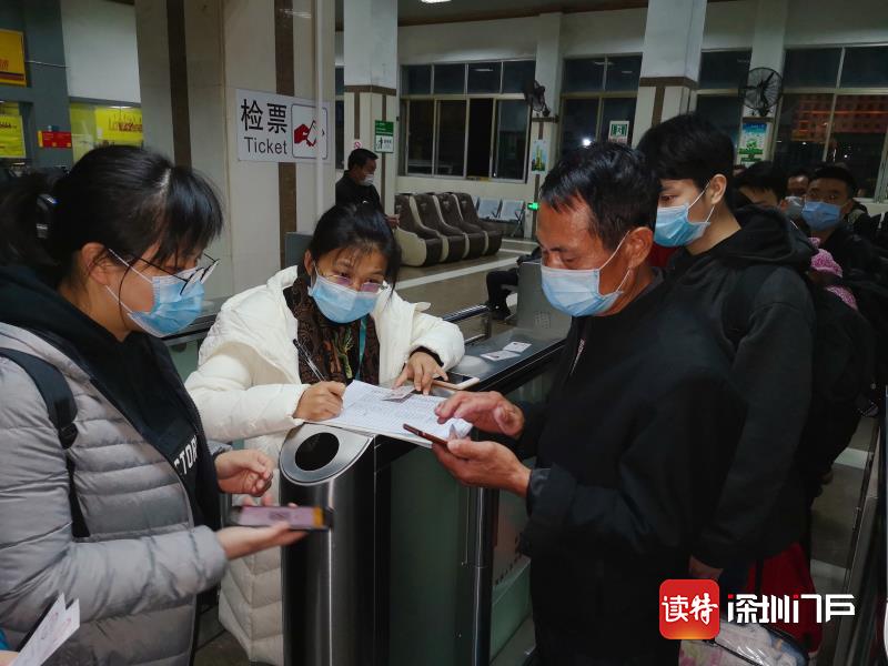 得益于提前做好的转运准备，46名因京广线受阻滞留旅客转乘“粤运快车”安全到家