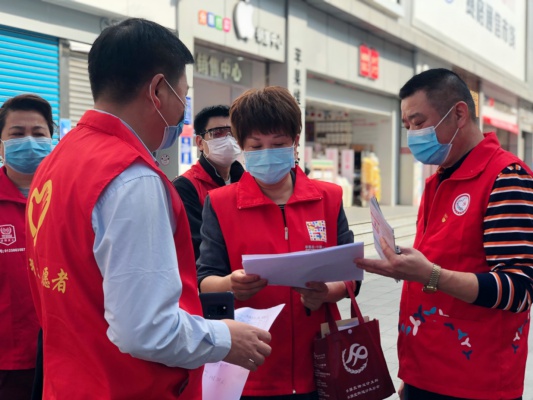 防疫战场上的“巾帼”力量——向华强北街道铿锵玫瑰致敬