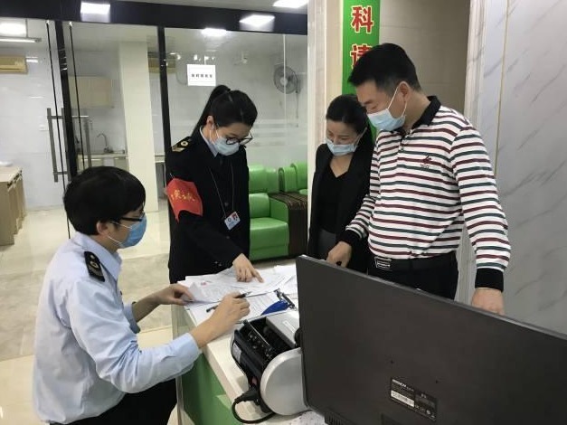 龙岗战疫先锋让雷锋精神在“疫”线凝聚闪耀