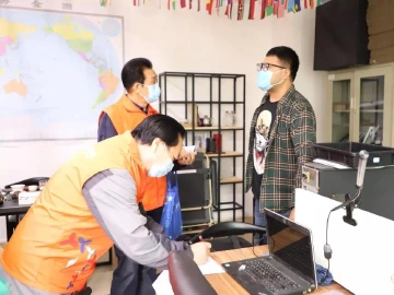 龙华区民治街道北站社区：党员志愿者跑腿助力企业复工