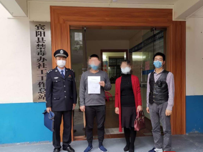 往返1300公里，深圳强戒二所干警驱车送解戒人员回家  