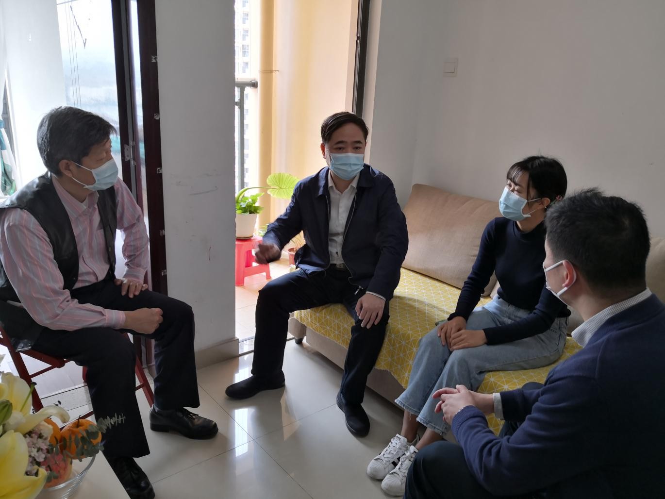 前方打硬仗 后方作保障 福田区退役军人事务局慰问火神山一线军医家属