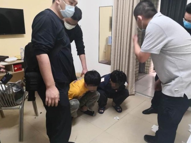 “多卡宝”一天拨出三千多通诈骗电话，三名“设备维护工”落网