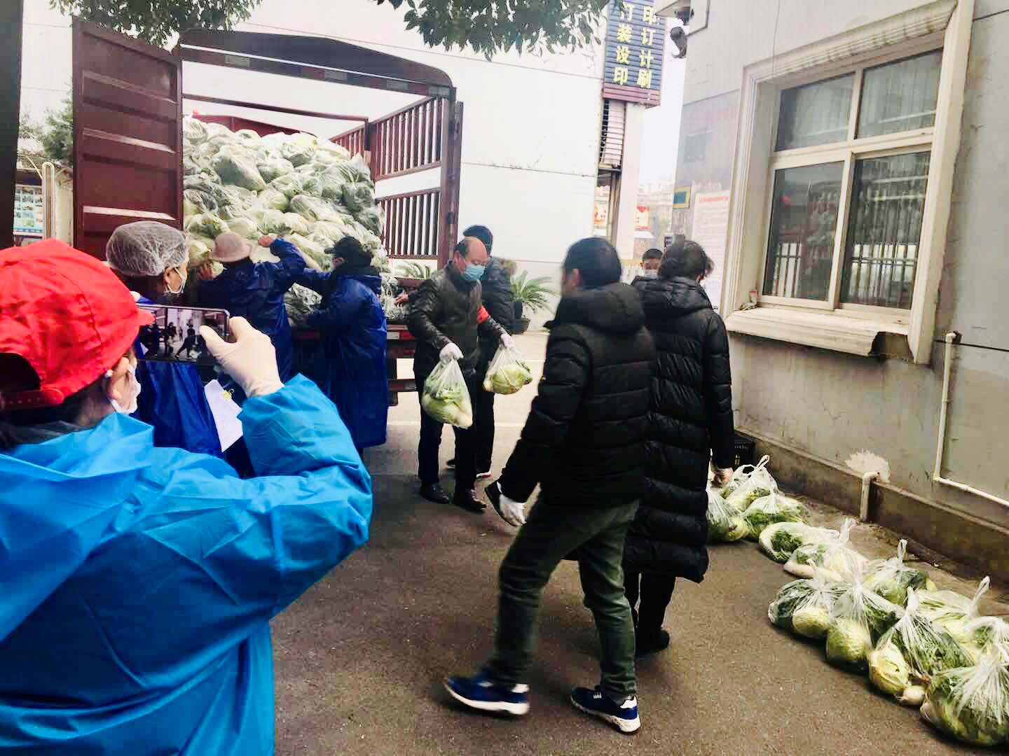 读特记者湖北直击｜十斤免费“蔬菜包”进社区  居民“点赞”这都是爱