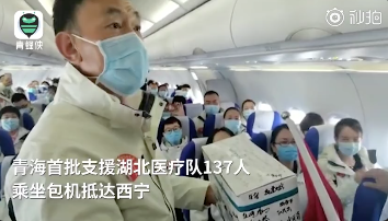 唯一一盒没进病房的口罩，写满了137名医护的名字