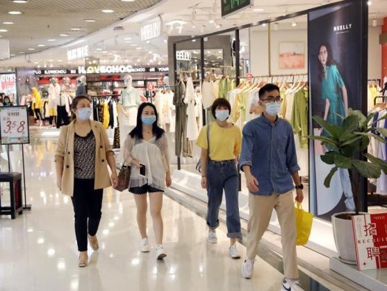 荐读 | 全市公共场所全面开放，市民出入该如何防控？疾控专家给出建议:外出时尽量减少直接触摸物品