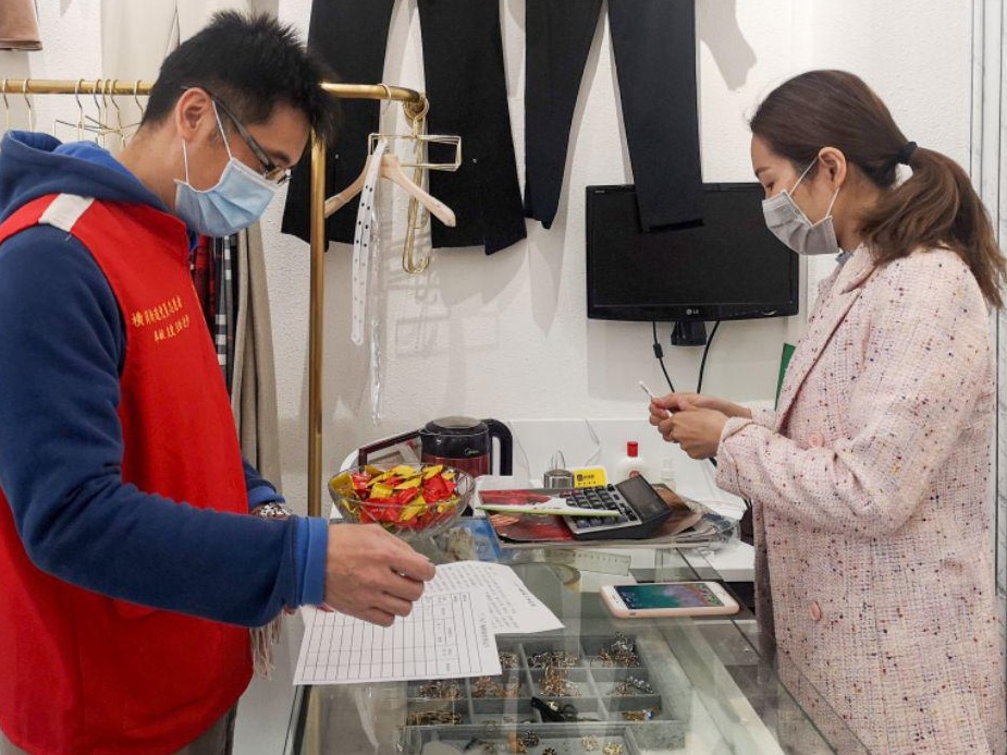 “我先上!”横岗社区党委书记何剑辉抗击疫情冲锋在前