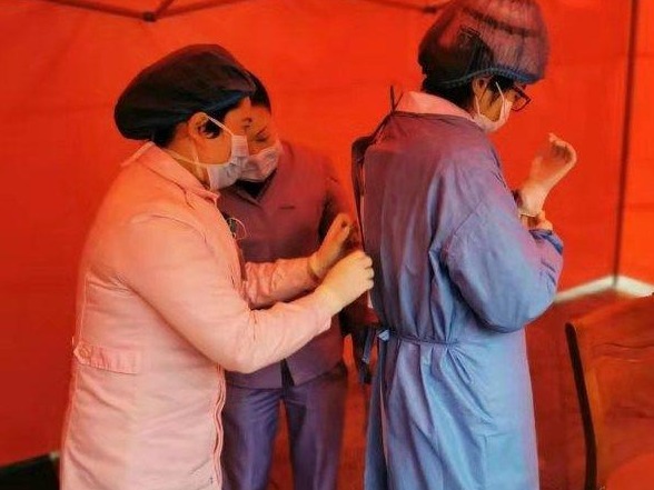 牵挂母亲在抗疫一线鏖战 深圳罗湖一老师千里之外写下暖心家书