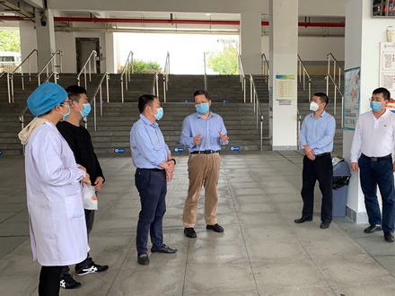 为复学复课做准备 龙岗学校开展疫情防控应急模拟演练 