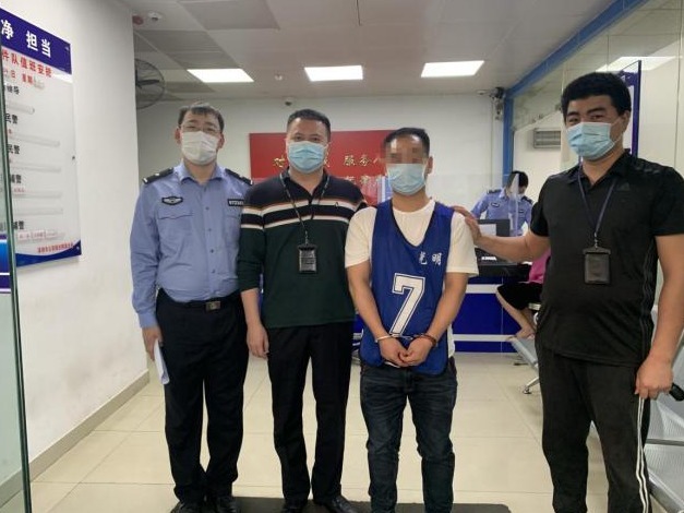 网恋数月不肯见面 甜蜜“女友”竟是男儿身