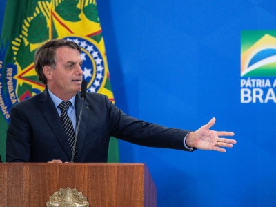 外媒：巴西总统博索纳罗确诊，系全球首位感染新冠病毒国家首脑