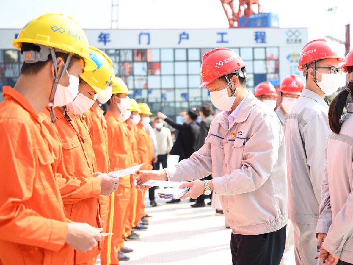 广东省交通运输厅为深中通道建设者免费发放助力复工复产交通卡