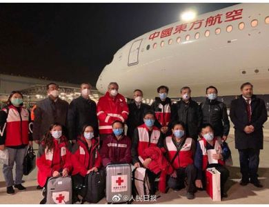 中国医疗专家组携物资飞抵意大利，系中国派出第三支专家团队