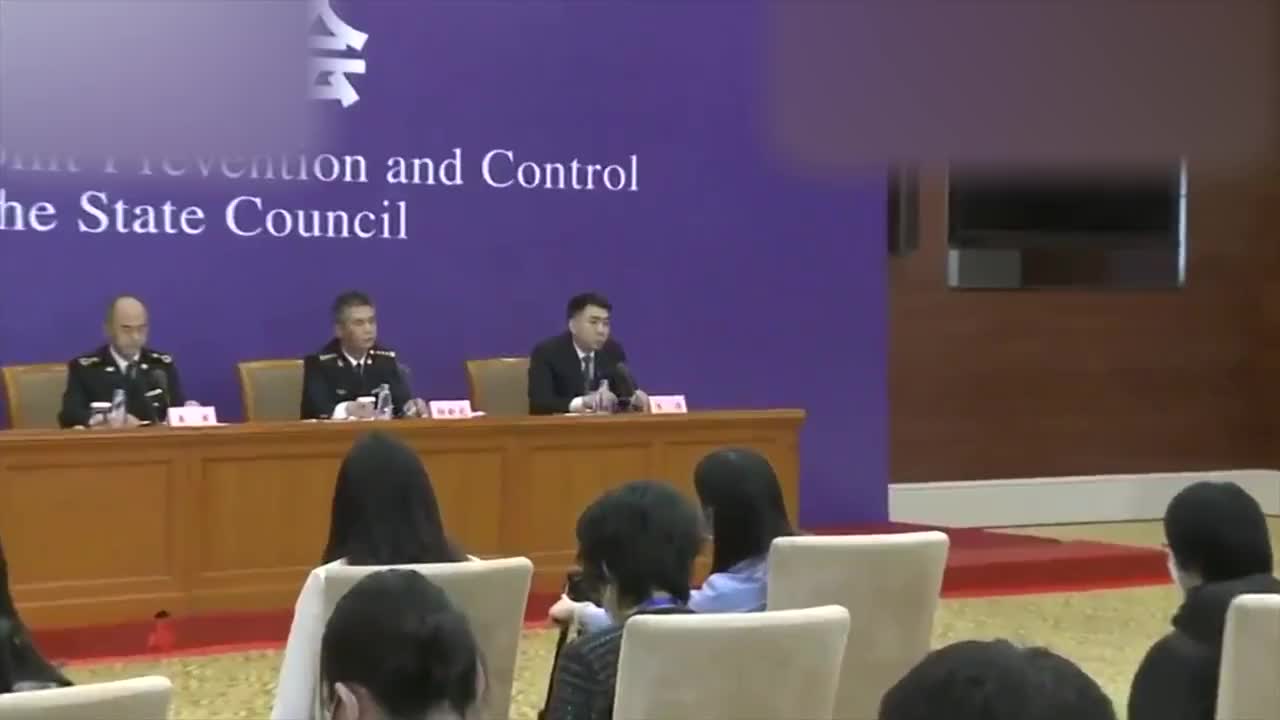 国务院联防联控机制新闻发布会：将入境航班分为高中低三个风险等级