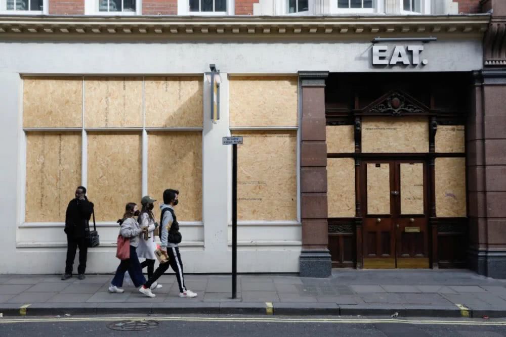 英国新冠肺炎新增确诊4342例，新增死亡717例