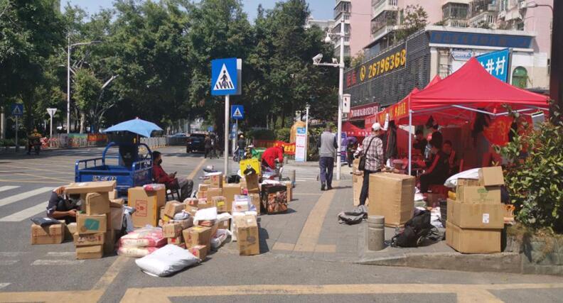 桃源龙光社区“约法三章”请快递小哥进小区