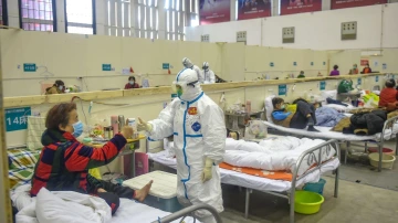 读特记者直击武汉战疫·深度 | 方舱医院：庇护病友的心灵家园
