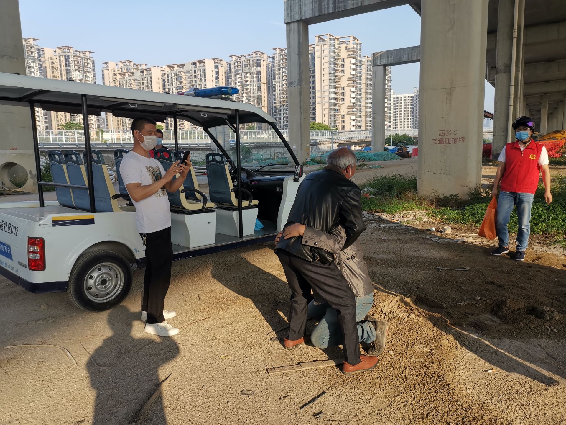 苦苦寻子近十年，湖南父子在深圳团聚 