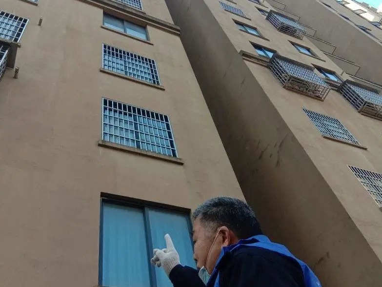 痛心！天降砖块，绍兴14月龄宝宝被砸脑死亡