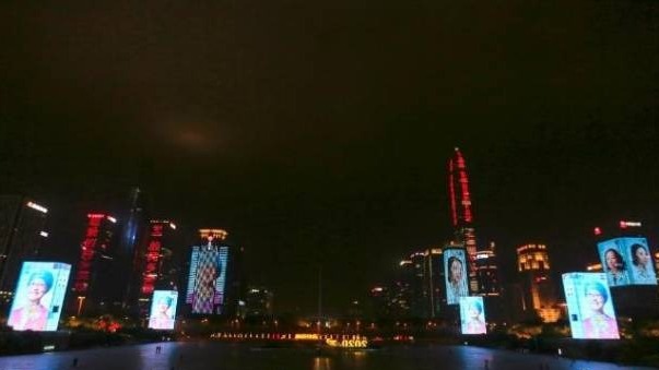 点亮夜空！深圳大屏展播女性医护人员，照亮逆行中最美的“她”