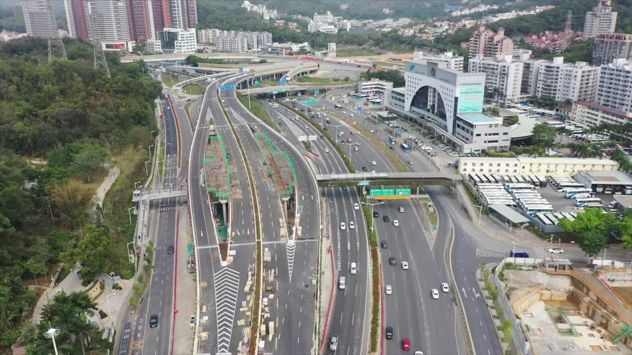 深圳坂银通道计划5月主线通车，首个高架公交站出行更方便