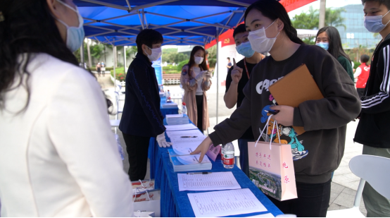 桃源街道“战疫同行 暖心驿站”走进南山智园