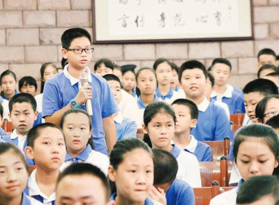 深圳实验学校初中部学生创作歌曲向无畏逆行人致敬