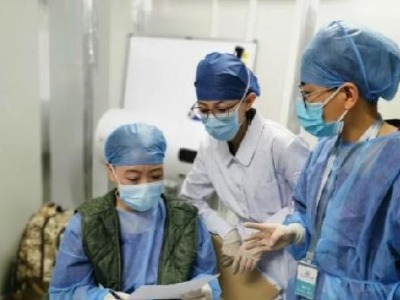 深圳医疗队中医抗疫对症施药在雷神山医院治疗效果好