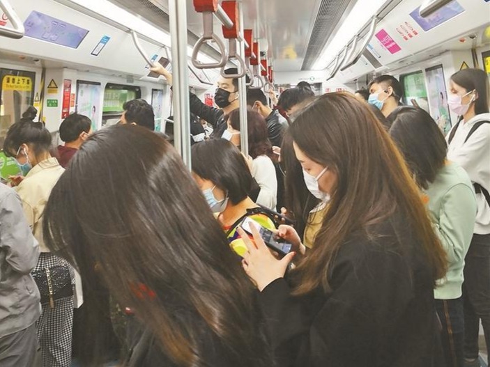 深圳影像志 | 开往春天的地铁（2020年）