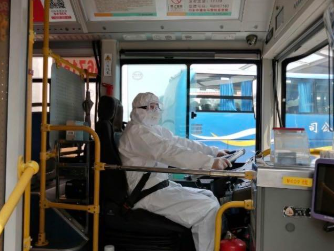 严防境外疫情输入，应急转运深圳湾口岸旅客！深圳巴士集团第五分公司并肩抗疫