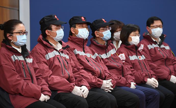 塞尔维亚在中国专家建议下建方舱医院，设立约3000张床位