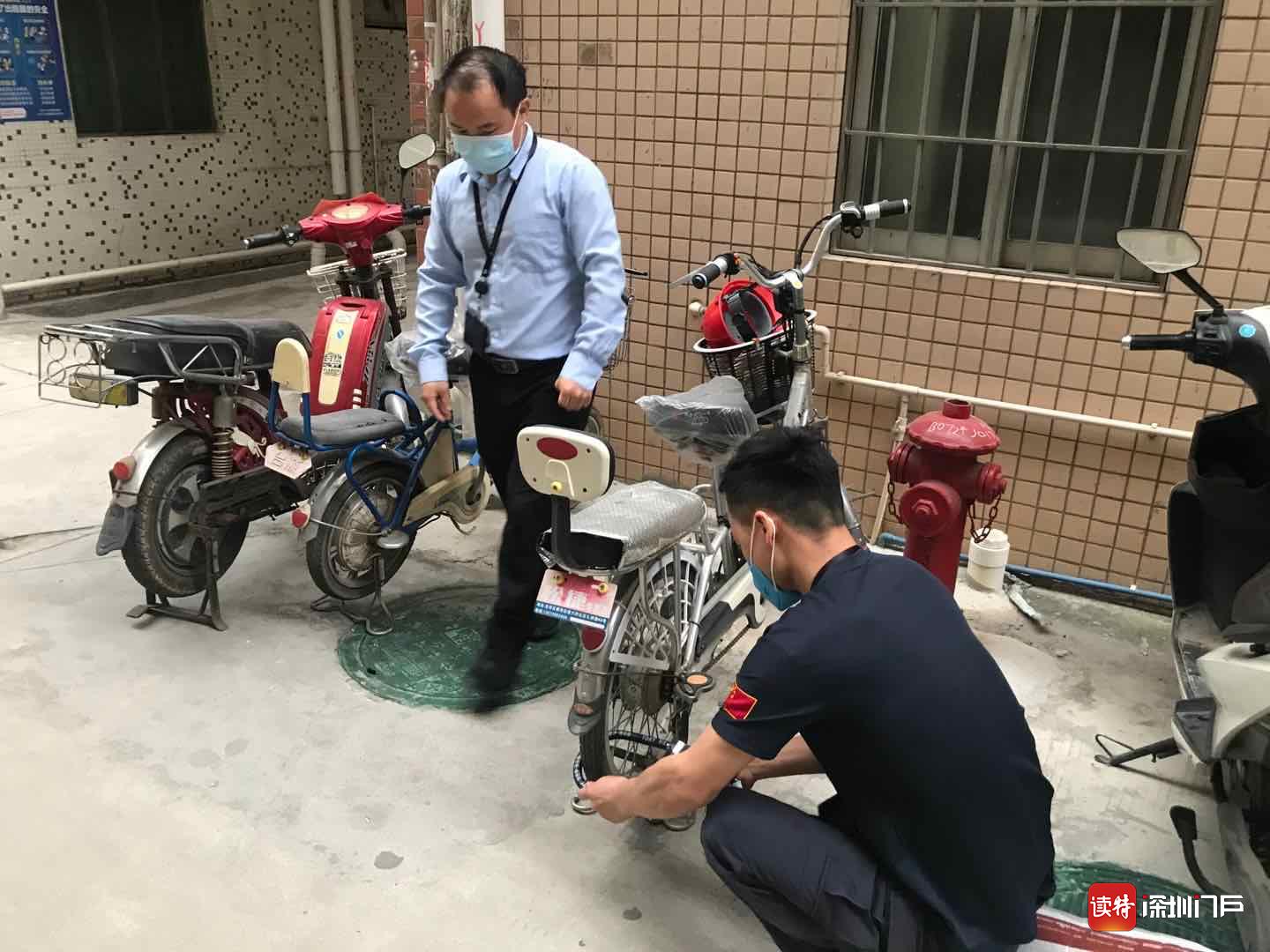 早巡＋夜查 凤凰街道消除电动车“双违”隐患