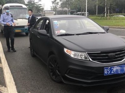 市民举报汽车非法改装上路 深圳交警接报后将涉事车辆查获