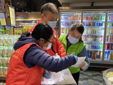 守好疫情防控第一线 尚德社工身兼多职服务居民不停歇  