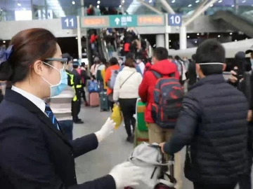 IN视频 | 深圳北站迎来复工专列 人流密集的车站这样防疫防控