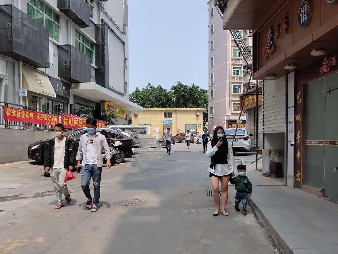 龙光逐步撤除路障 严抓防控不松懈
