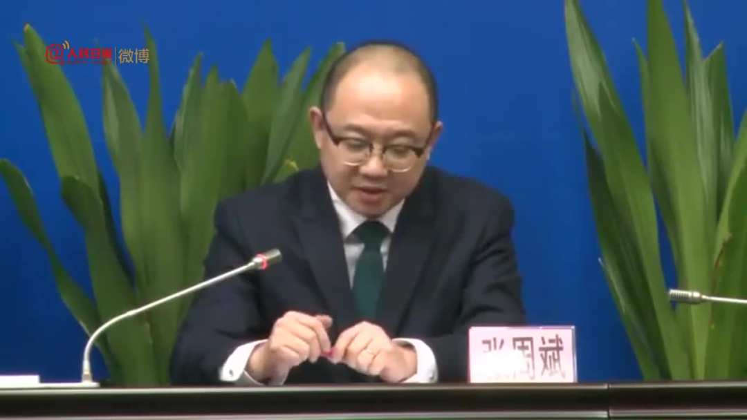 广州疾控中心：境外回国飞机上应佩戴N95口罩 