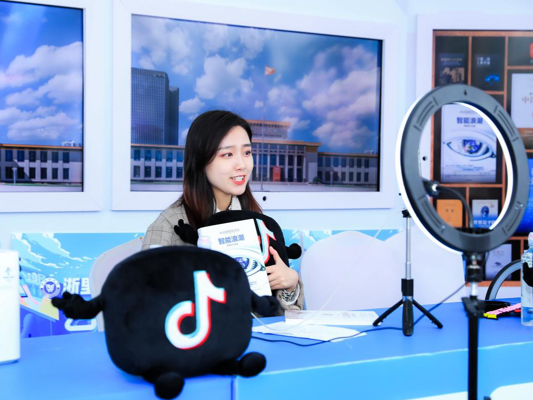 携手抖音直播创意玩法，武林商圈“云”启动全新消费图景