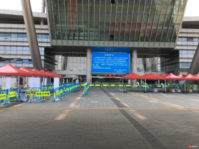 直击深圳湾口岸实行新规首日：入境旅客大量减少，通关时间大幅缩短