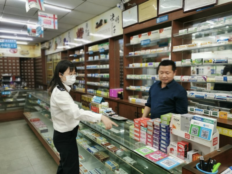 疫情防控不打烊  执法人员周末持续奋战在“疫”线 